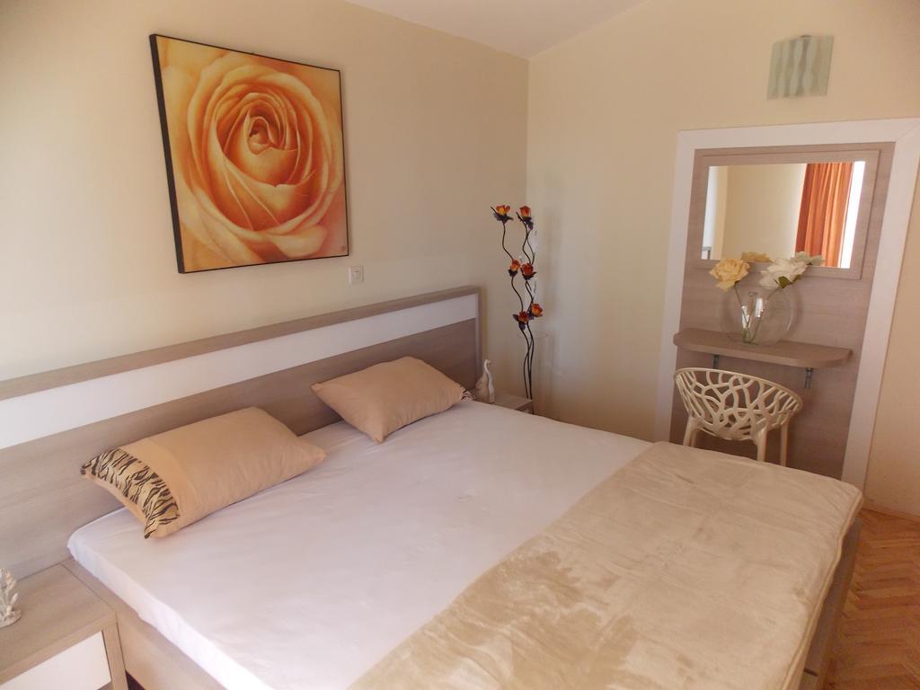 Apartmani Adriatic Ana Novalja Exterior foto