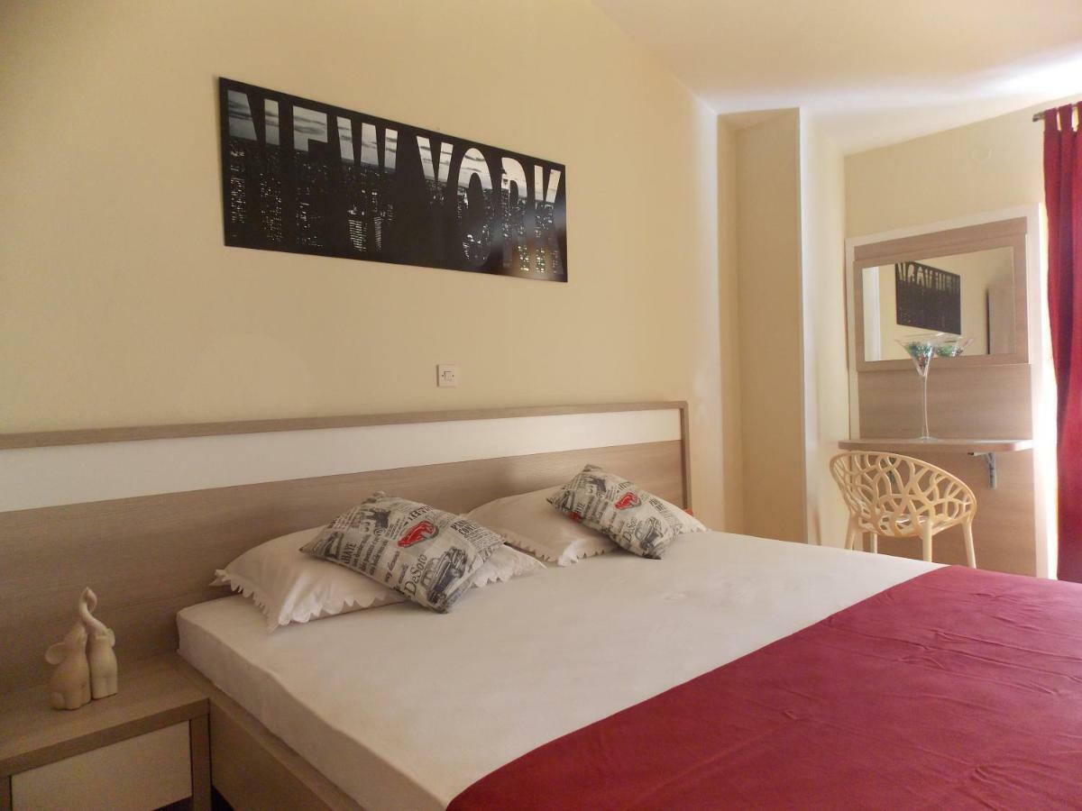 Apartmani Adriatic Ana Novalja Habitación foto