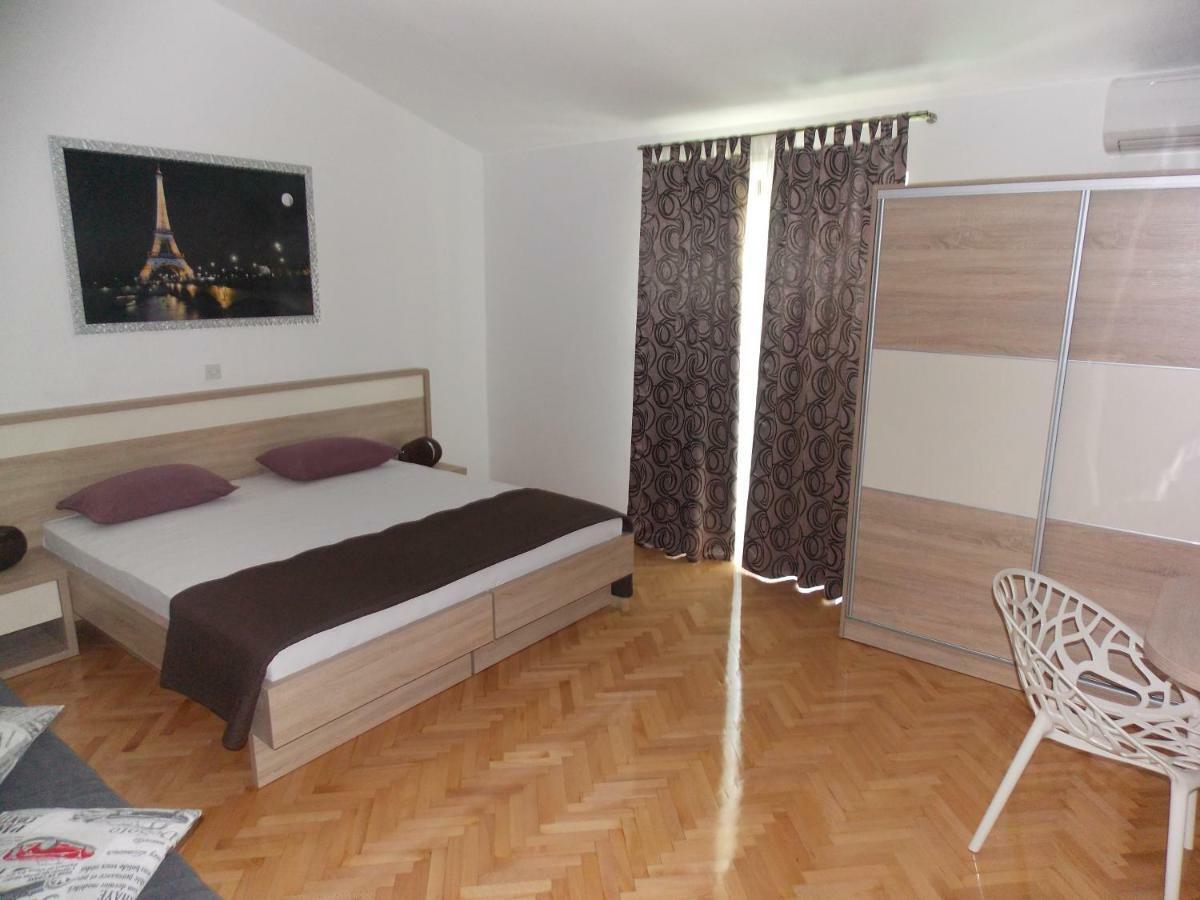Apartmani Adriatic Ana Novalja Exterior foto